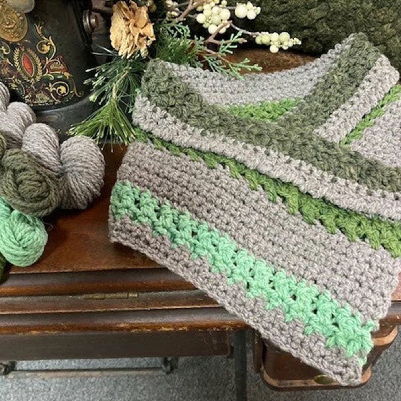 Fern Flourish Neck Warmer Crochet Kit